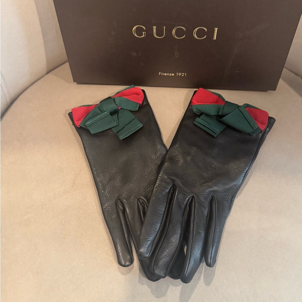 Gucci Black Gloves with Red and Green Accents Authentic gucci  gloves in small